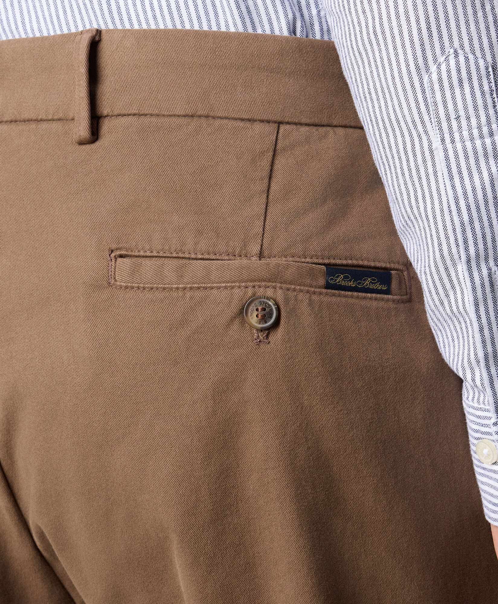 Brooks Brothers Regular Fit Microtwill Stretch Cotton Chino Tobacco CPCHI062COBSP002TOBCP001