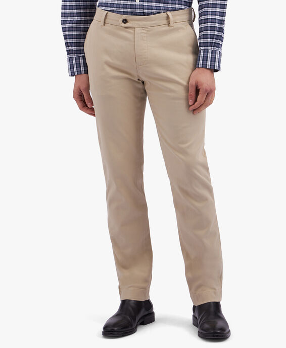 Brooks Brothers Pantalón chino de algodón elástico color arena Arena/Natural CPCHI015COBSP002SANDP001