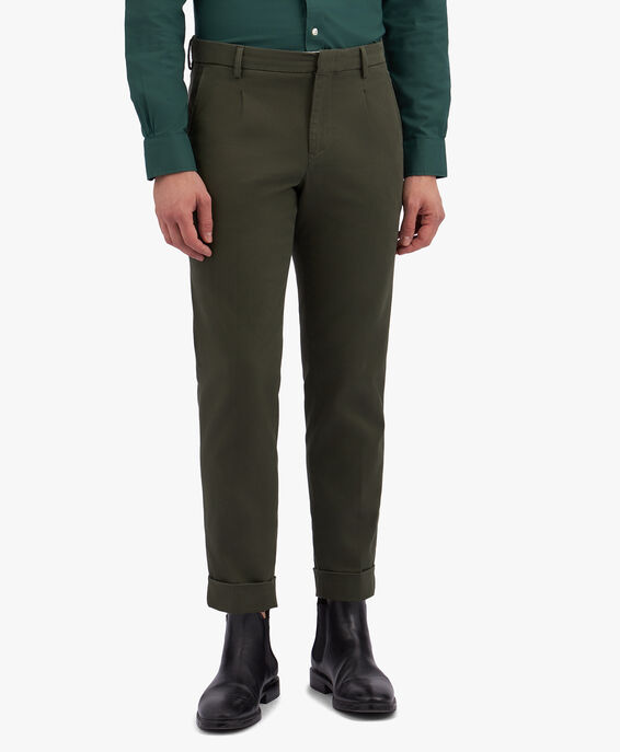 Brooks Brothers Pantalón chino de algodón elástico color caqui verdoso Verde CPSLK003COBSP002GREEP001