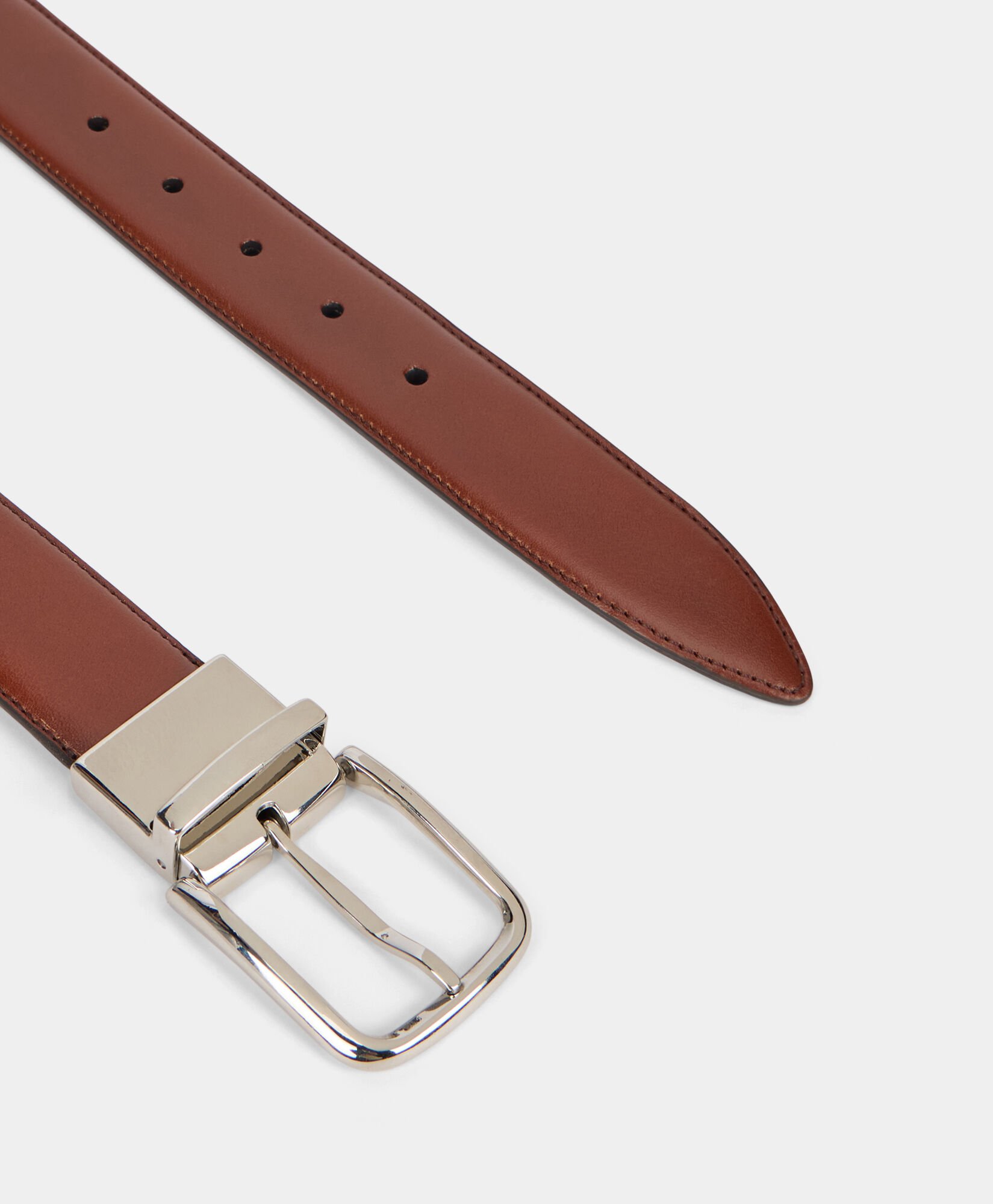 Elastischer Ledergürtel mit Schnalle